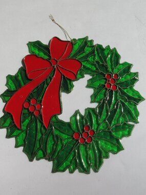 Amglo Christmas Holiday Decor Suncatcher Wreath Plastic Vintage 8"
